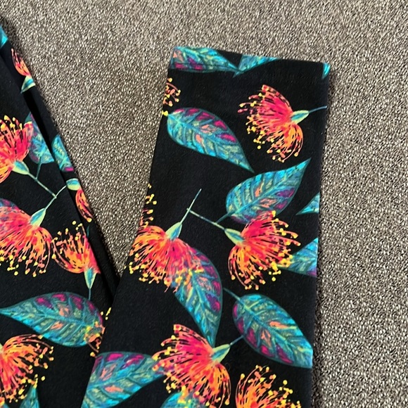 LuLaRoe tropical floral print leggings. One size. - Picture 3 of 5